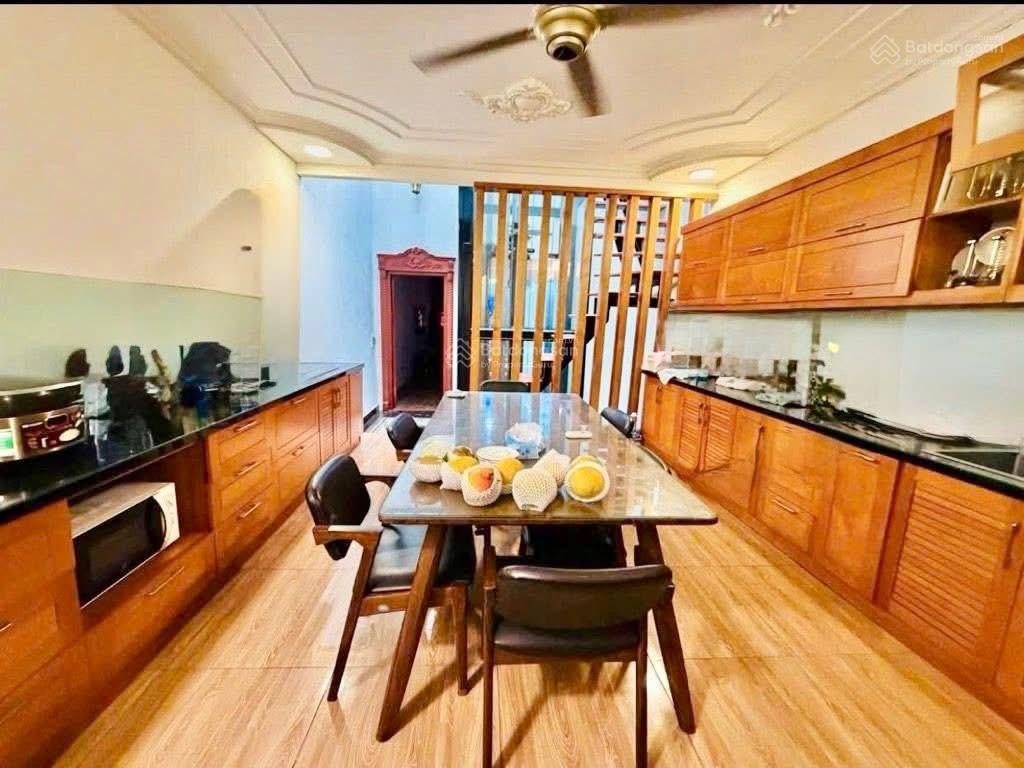 Siêu phẩm mặt phố cổ gara ô tô thang máy sát hồ tây  dòng tiền khủng