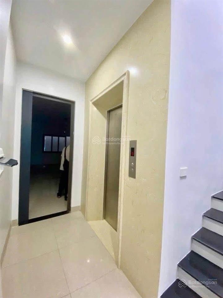 Thang máy ô tô đỗ cửa dân xâysát phố giữ tiền & sinh lời đỉnh tây hồ