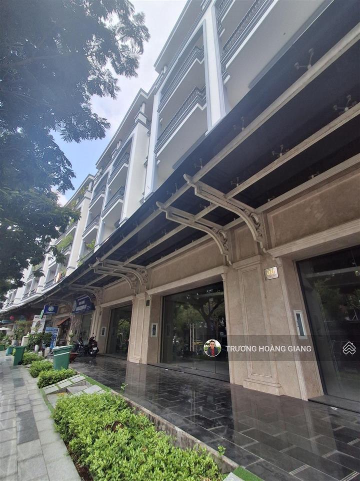 Nhà mặt tiền 35m, diện tích 158m2, 6 tầng, sổ hồng phù hợp mở văn phòng, kinh doanh dễ nhận diện