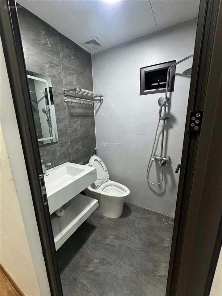 Cho thuê nhà mới long biên gần aeon mall cầu vĩnh tuy đường cổ linh phố trạm  nhà mới tinhgần ô tô