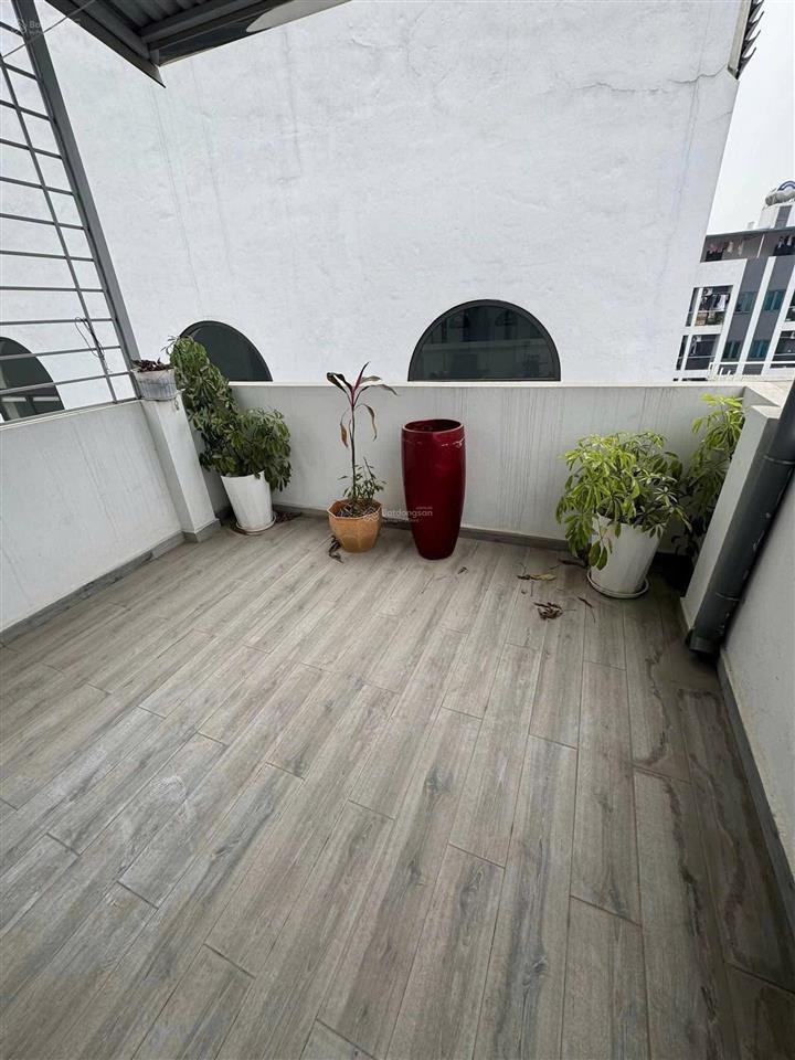 Cho thuê nhà mới long biên gần aeon mall cầu vĩnh tuy đường cổ linh phố trạm  nhà mới tinhgần ô tô