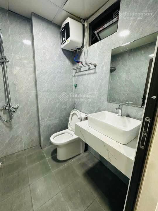 Cho thuê nhà mới tháng máy tại long biên  ô tô đỗ ngày đêm nội thất cơ bản nhận nhà ngay giá tốt
