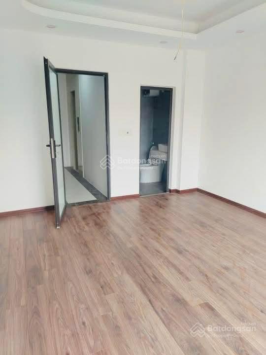 Cho thuê nhà mới tháng máy tại long biên  ô tô đỗ ngày đêm nội thất cơ bản nhận nhà ngay giá tốt