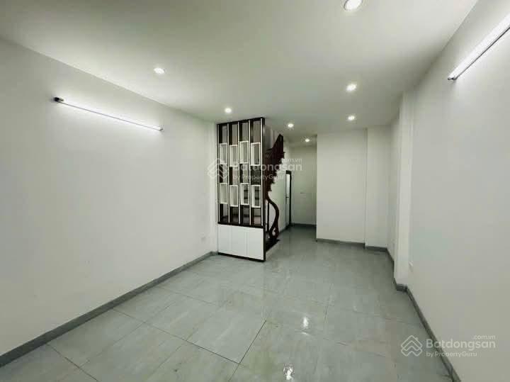 Cho thuê nhà mới tháng máy tại long biên  ô tô đỗ ngày đêm nội thất cơ bản nhận nhà ngay giá tốt
