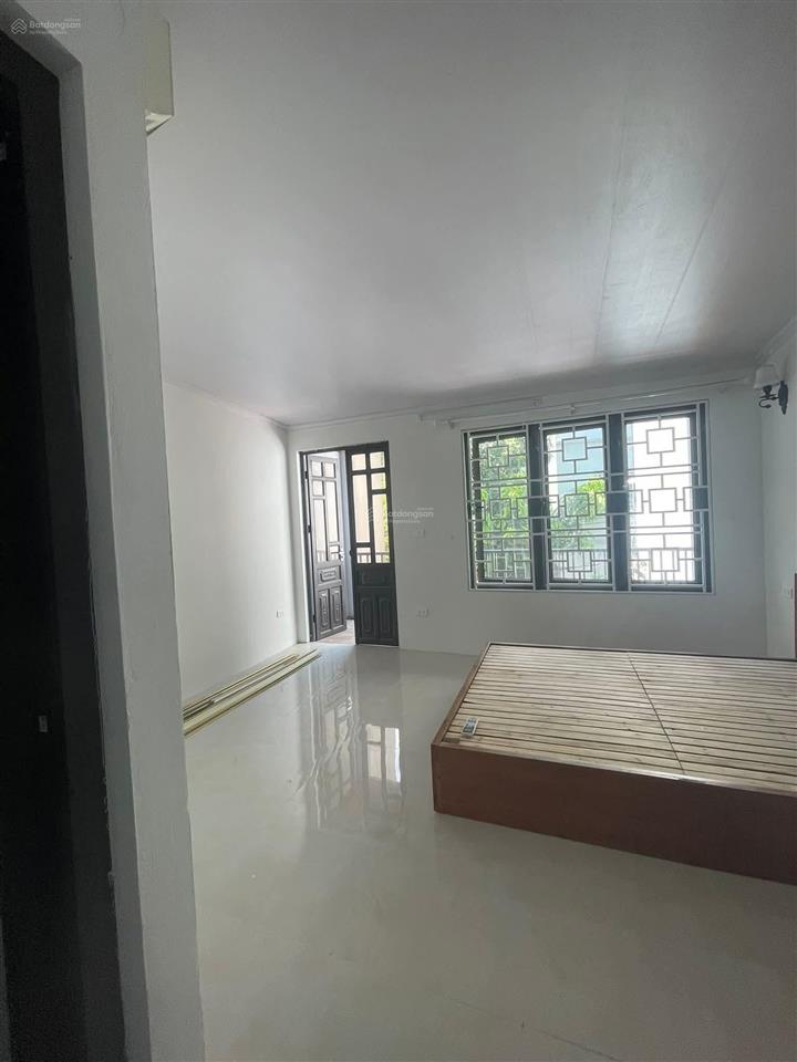 Cho thuê nhà sân vườn ngọc thụy 94m 2 ngủ khép kín ô tô vào nhà gần trường việt pháp khu khai sơn