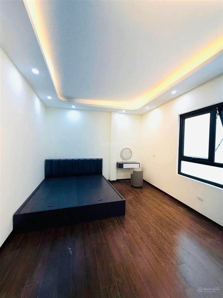 Cho thuê nhà bồ đề long biên thang máy gần cầu chương dương nội thất đầy đủ 3 phòng ngủ