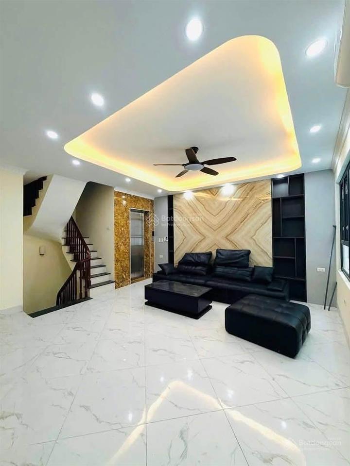 Cho thuê nhà bồ đề long biên thang máy gần cầu chương dương nội thất đầy đủ 3 phòng ngủ
