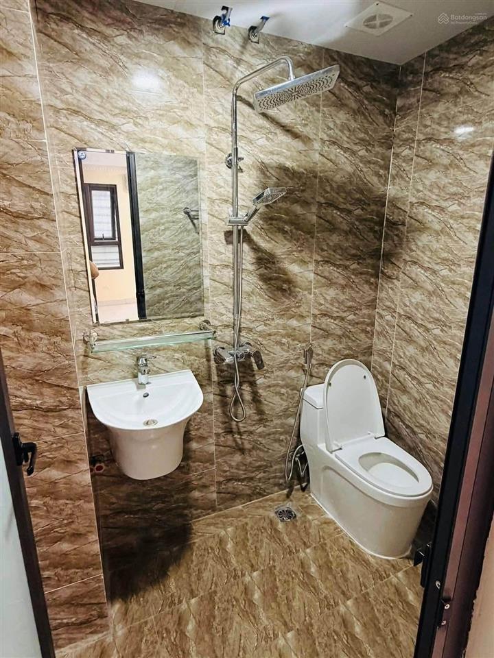 Cho thuê nhà bồ đề long biên thang máy gần cầu chương dương nội thất đầy đủ 3 phòng ngủ