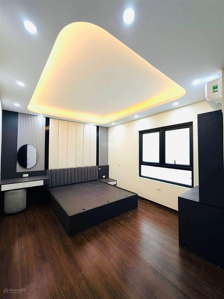 Cho thuê nhà bồ đề long biên thang máy gần cầu chương dương nội thất đầy đủ 3 phòng ngủ