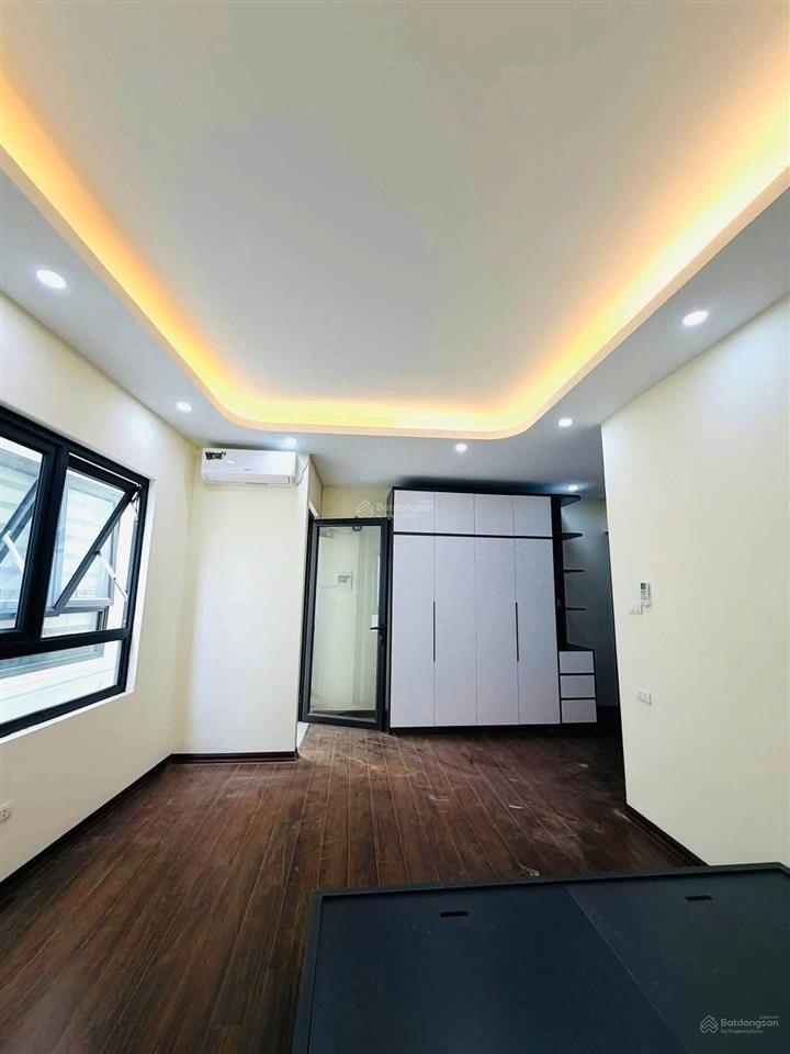Cho thuê nhà bồ đề long biên thang máy gần cầu chương dương nội thất đầy đủ 3 phòng ngủ