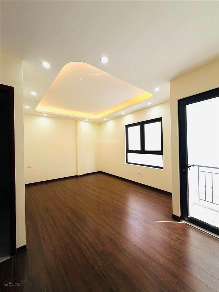Cho thuê nhà bồ đề long biên thang máy gần cầu chương dương nội thất đầy đủ 3 phòng ngủ
