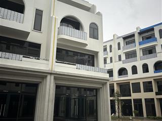 Bán biệt thự tại vaquarius văn giang, 16,5 tỷ, 105m2, phong cáong cách địa trung hải chỉ với uy tín