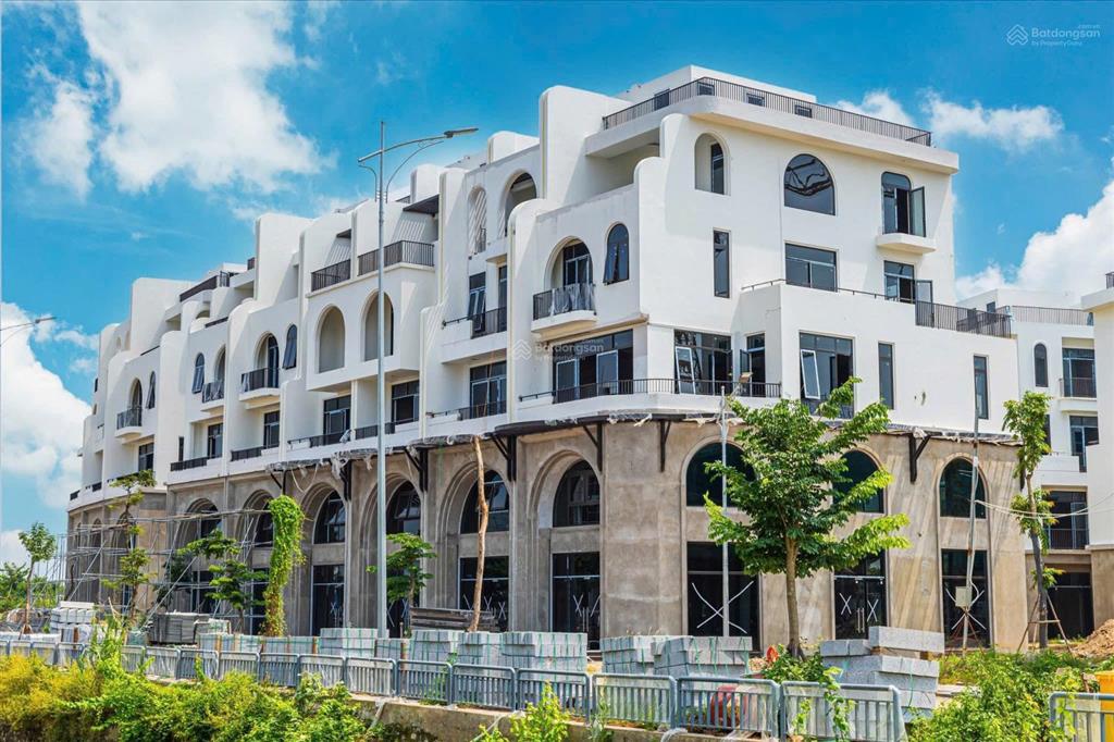 Bán liền kề lk4.07 aquarius văn giang 120m² mặt tiền 8m ở ngay