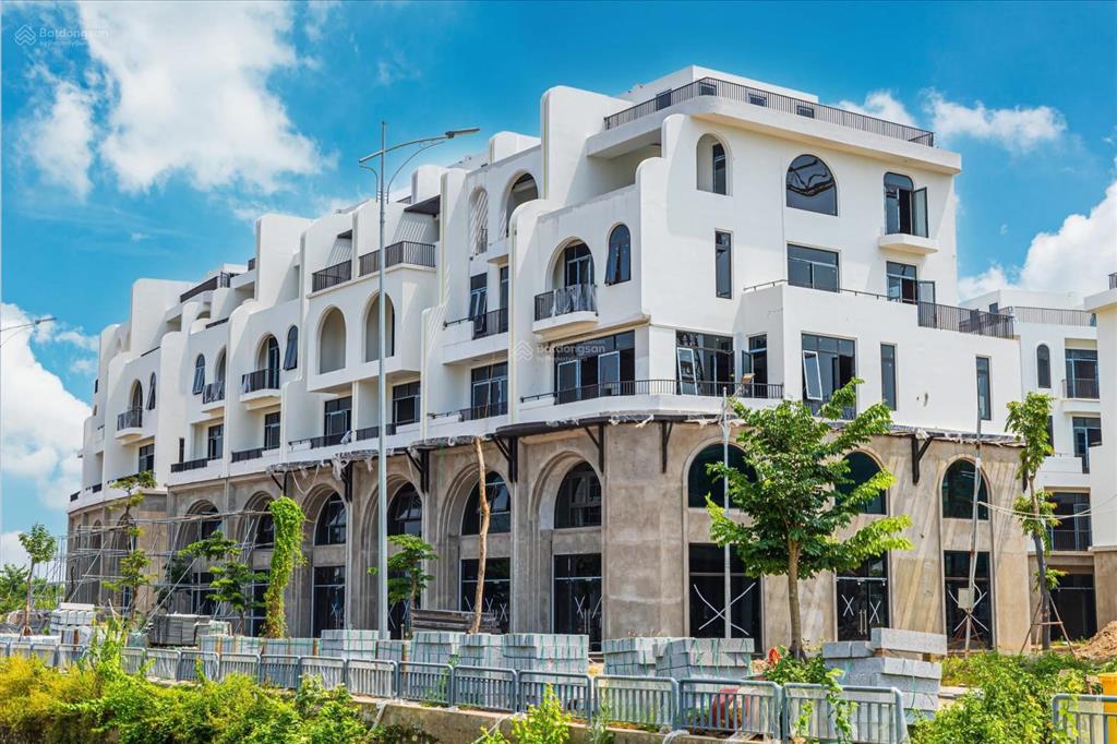 Bán shophouse view đẹp tại vaquarius văn giang, 27 tỷ vnd, 158 m2