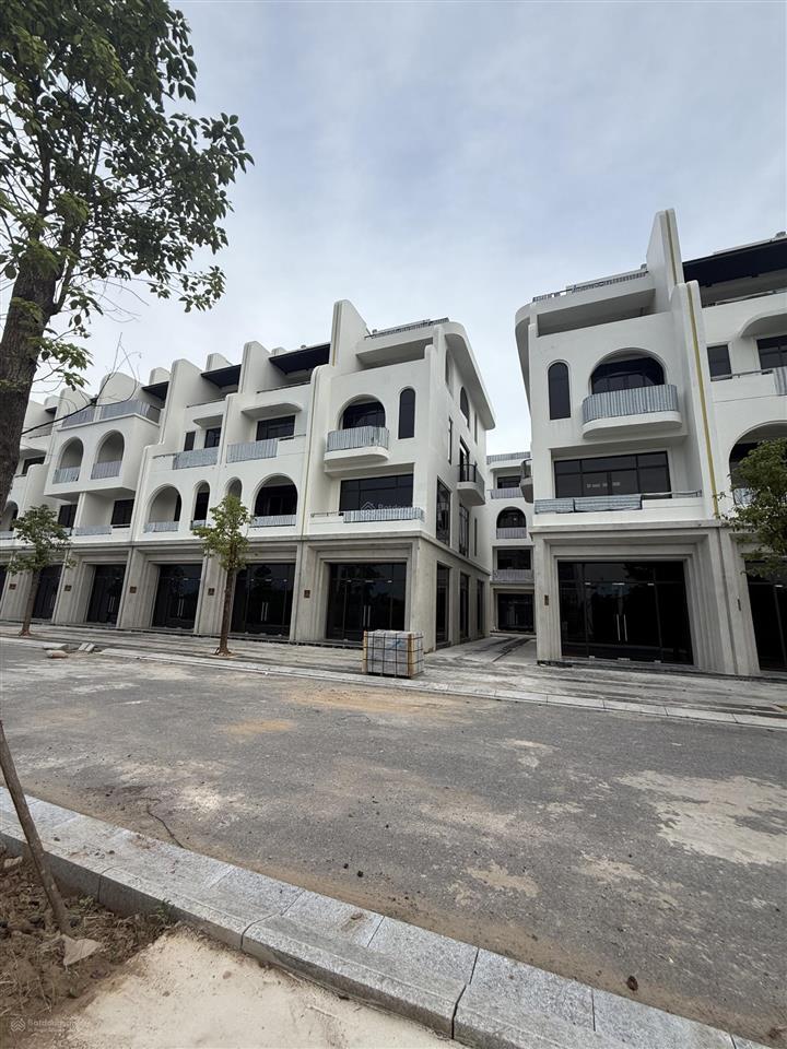 Chính chủ tôi cần bán shophouse 10 126m2 xe khe vaquarius văn giang, 16,8 tỷ vnd.