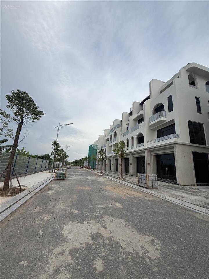 Chính chủ tôi cần bán shophouse 10 126m2 xe khe vaquarius văn giang, 16,8 tỷ vnd.