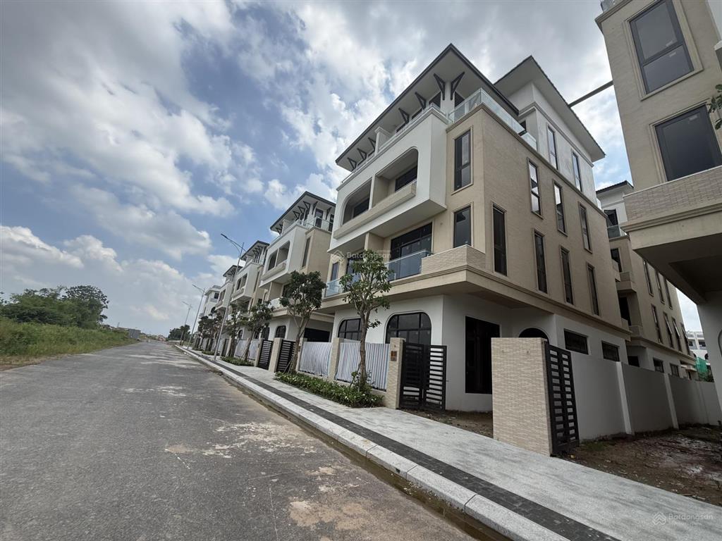 Chính chủ tôi bán gấp 160m² biệt thự 3.05 vaquarius. đã có sổ đỏ