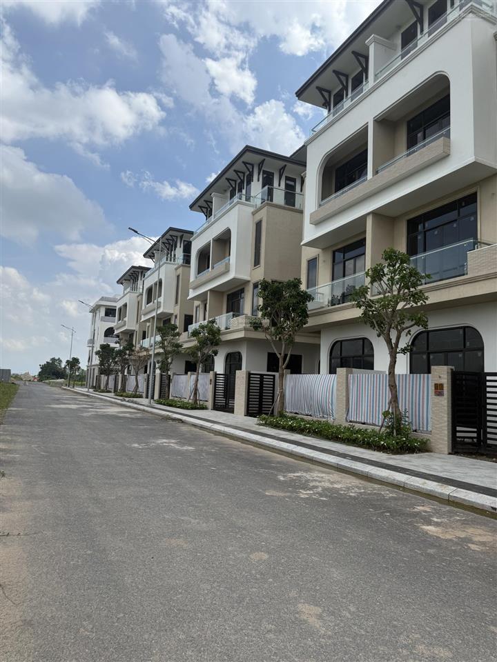 Chính chủ tôi bán gấp 160m² biệt thự 3.05 vaquarius. đã có sổ đỏ