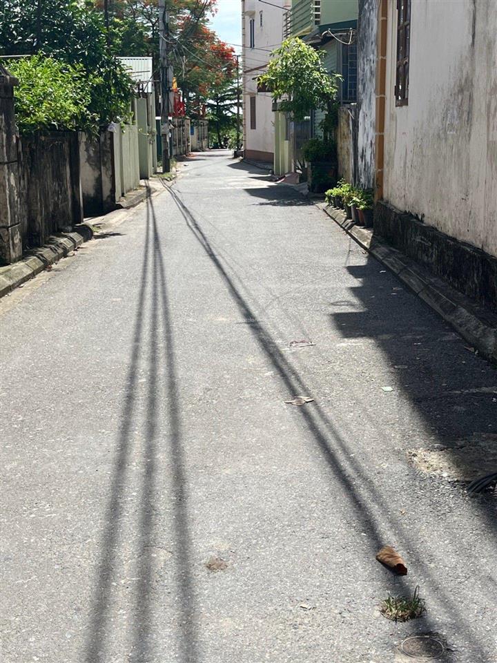 Bán đất. ở tại ỷ lan đặng xá. thuận an gia lâm. sát ngày chợ sủi. nhiều tiềm năng