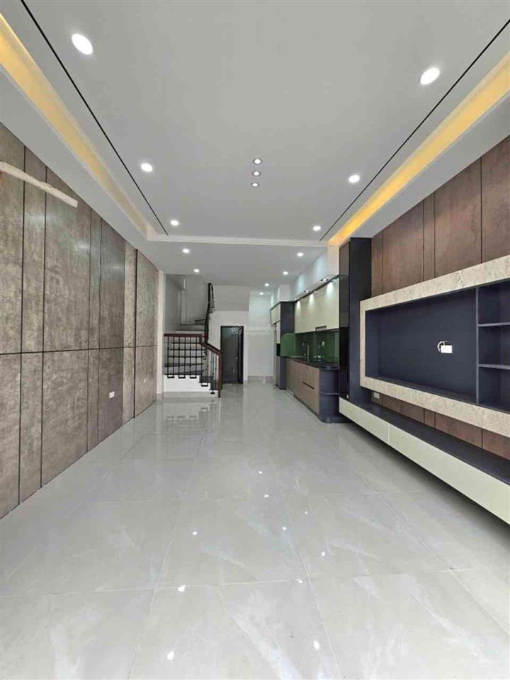 Nhà mới toanh  nội thất cơ bản  khu vực sầm uất đông dân  vị trí đẹp.