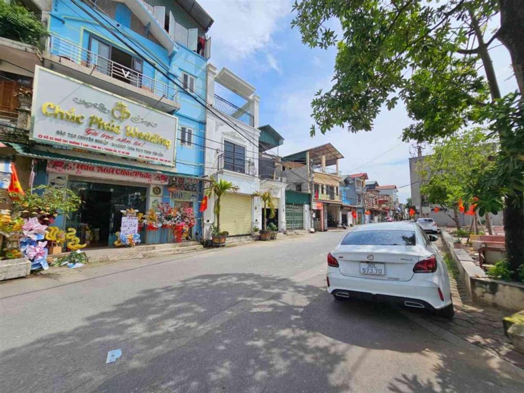 Nhà mới toanh  nội thất cơ bản  khu vực sầm uất đông dân  vị trí đẹp.