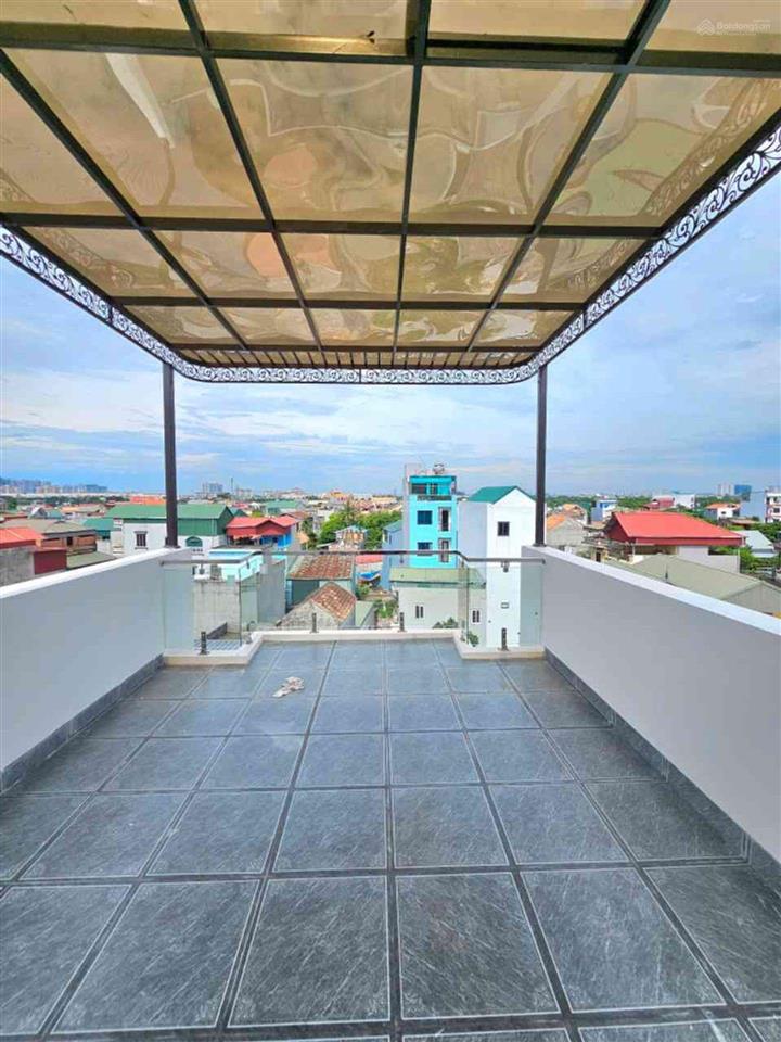 Nhà mới toanh  nội thất cơ bản  khu vực sầm uất đông dân  vị trí đẹp.