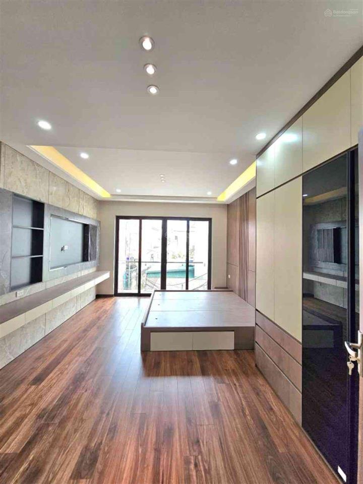 Nhà mới toanh  nội thất cơ bản  khu vực sầm uất đông dân  vị trí đẹp.