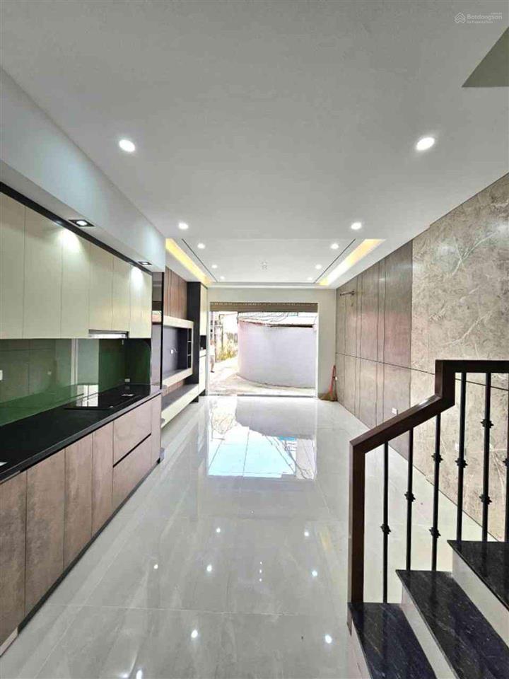 Nhà mới toanh  nội thất cơ bản  khu vực sầm uất đông dân  vị trí đẹp.