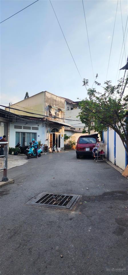 Hiếm dưới 5 tỷ  nhà bán hẻm xe hơi tránh làng tăng phú 68m2 ngang hơn 5m vuông vắn  shr hoàn công