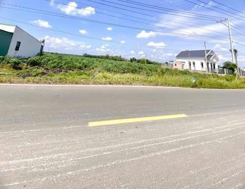 Chính chủ cần bán lô đất 500m2 ngang 10m dài 50m vuông vức giá chỉ 300 tr, cách tt đồng xoài 10km