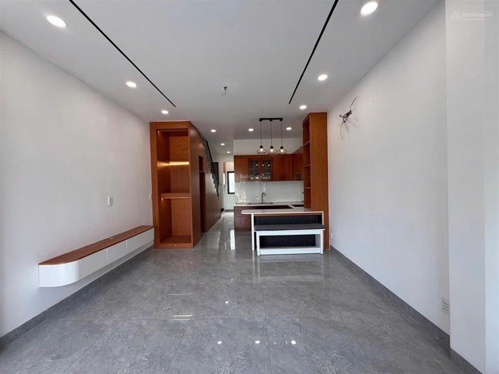 4 tỷ / nhà 2 tầng 3pn đường 8m nguyễn duy trinh  long trường, q9 cũ