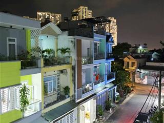 Giá bán giảm sâu còn 5.4 tỷ tl  nhà 3 tầng  ngay vinhomes quận 9
