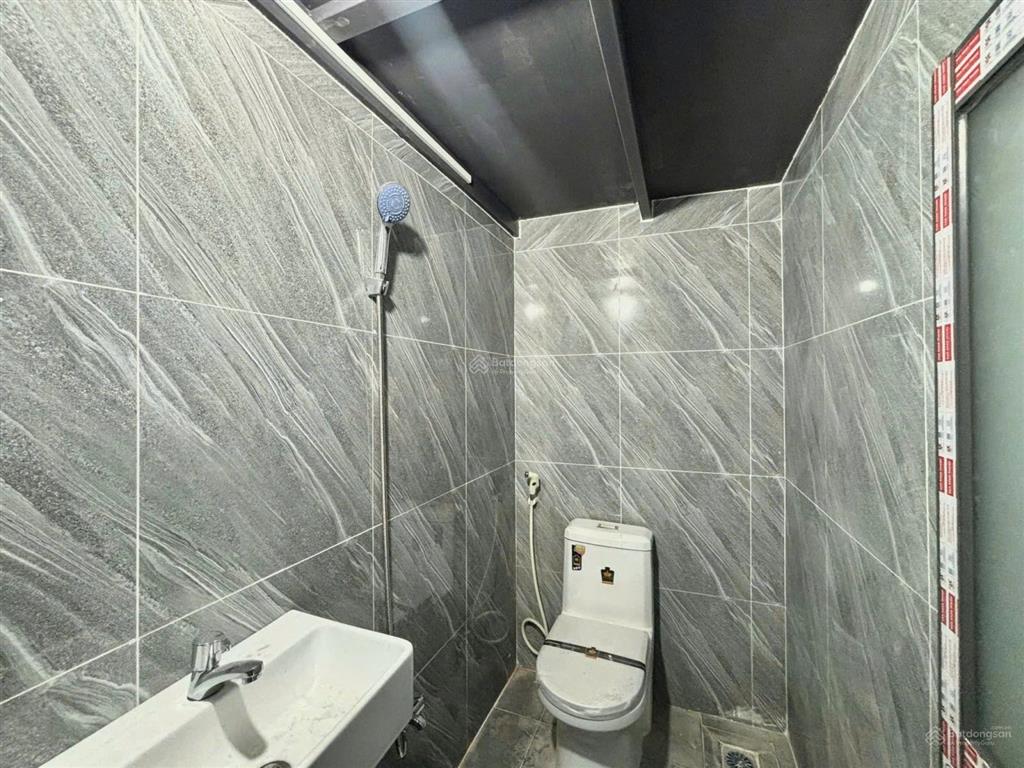 1 phòng ngủ + 1 gác  30m2  ngay nguyễn thị định  giá hssv