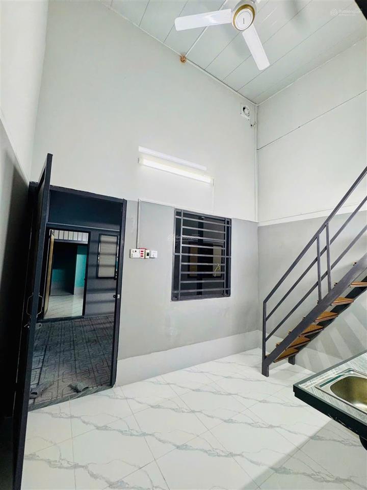 1 phòng ngủ + 1 gác  30m2  ngay nguyễn thị định  giá hssv