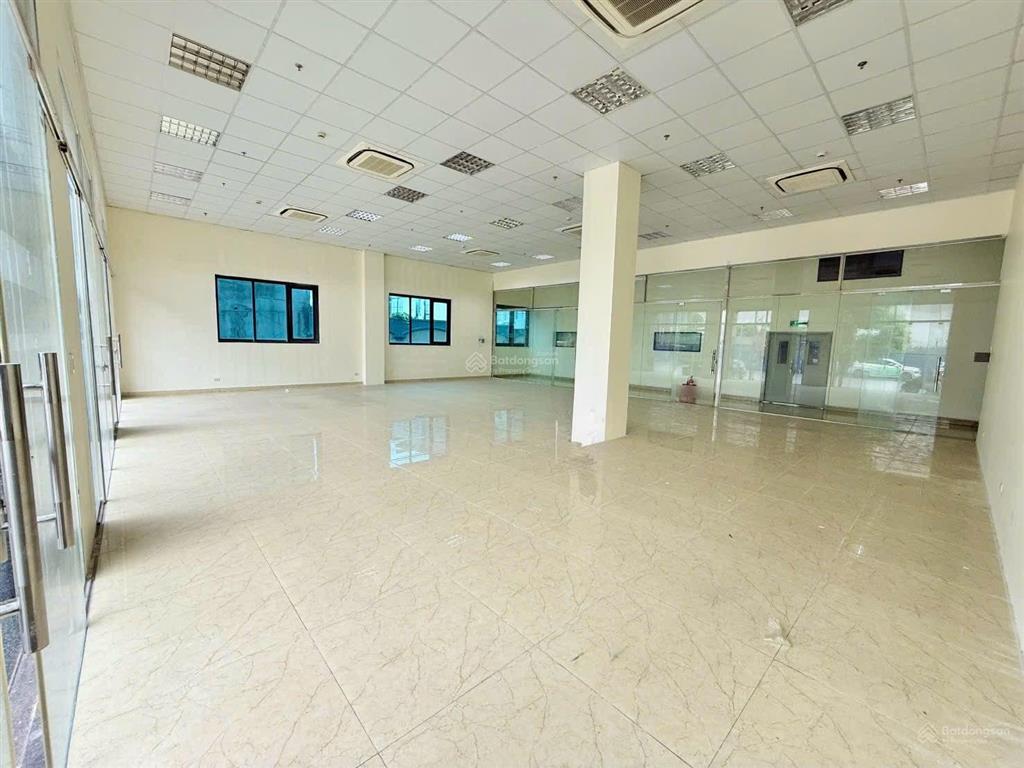 Căn 6 tầng mặt phố trần nguyên hãn  có thang máy, vỉa hè rộng. giá chỉ hơn 15 tỉ