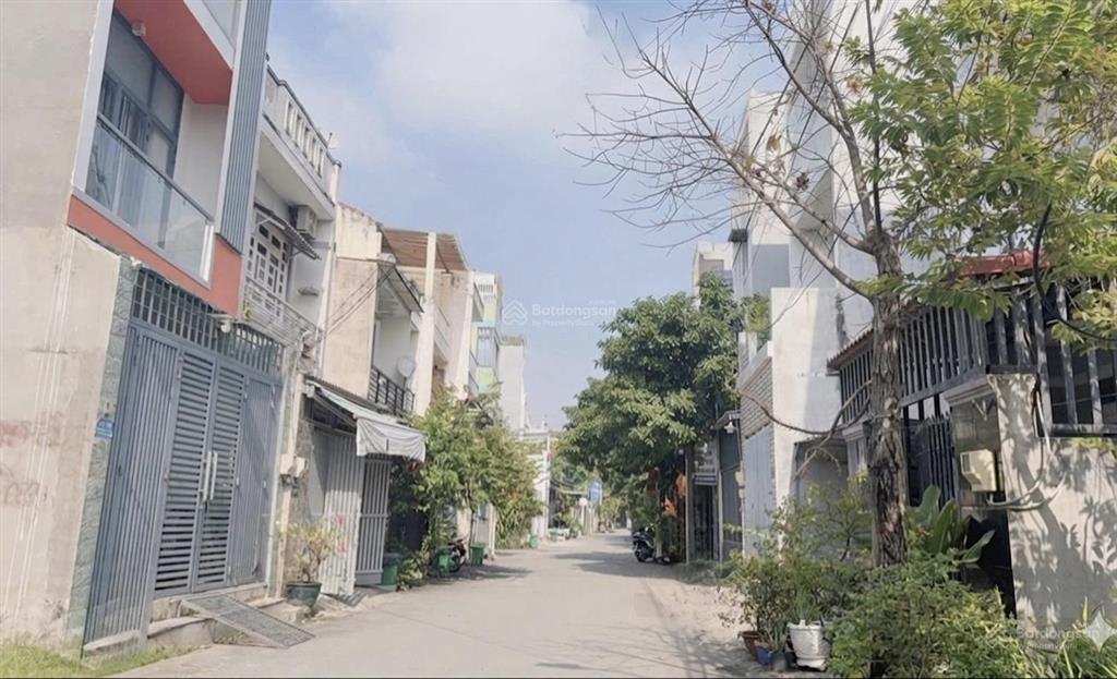 Bán nhà đẹp 3 tầng  tặng nội thấtchỉ 6,39 tỷ khu vip gò cát, quận 9 !