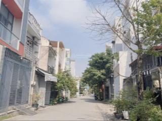 Bán nhà đẹp 3 tầng  tặng nội thấtchỉ 6,39 tỷ khu vip gò cát, quận 9 !