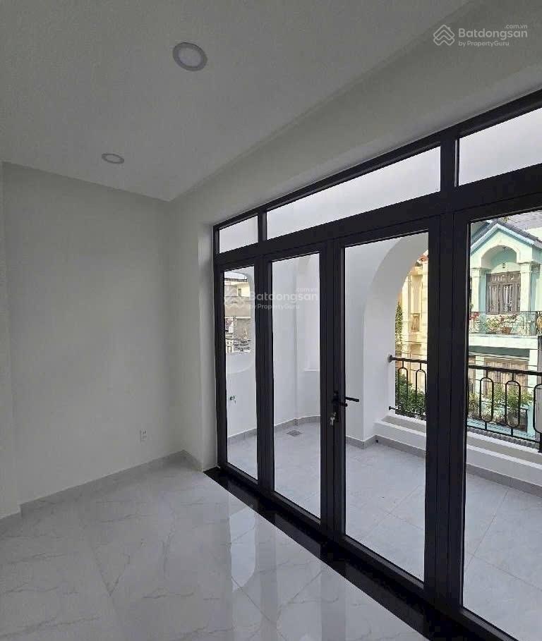 Bán nhà đẹp 3 tầng  tặng nội thấtchỉ 6,39 tỷ khu vip gò cát, quận 9 !