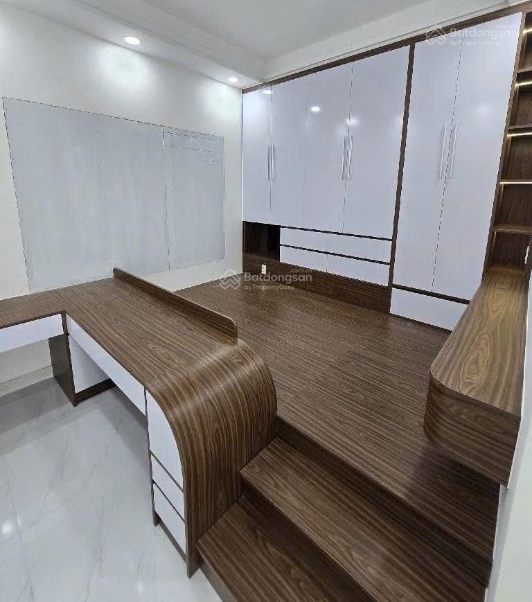 Bán nhà đẹp 3 tầng  tặng nội thấtchỉ 6,39 tỷ khu vip gò cát, quận 9 !