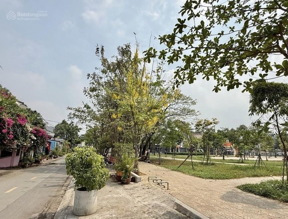 Giảm chào hơn 500tr  bán nhà mặt tiền kinh doanh  còn 5,69 tỷ gần công viên phú hữu, quận 9