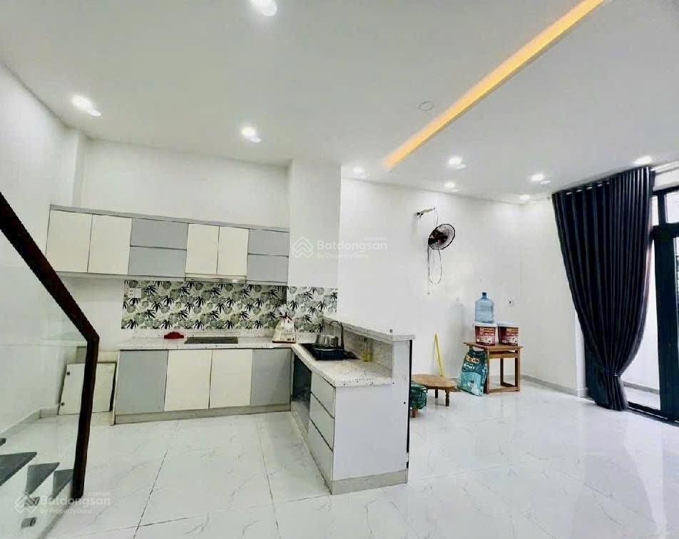 Chủ ngộp cần bán gấp nhà đẹp 03 tầng  chỉ 4,59 tỷ  gần trường ths long trường , quận 9!