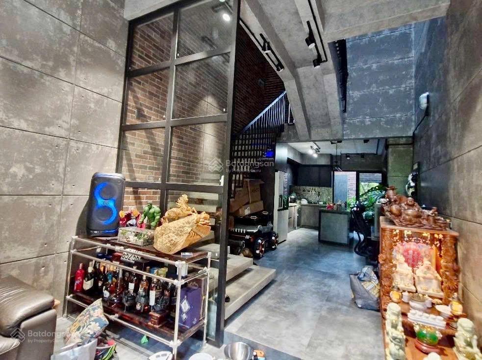Bán nhà đẹp 03 tầng  tặng full nội thấtchỉ 6,6 tỷ khu vip gò cát, nguyễn duy trinh, quận 9 !
