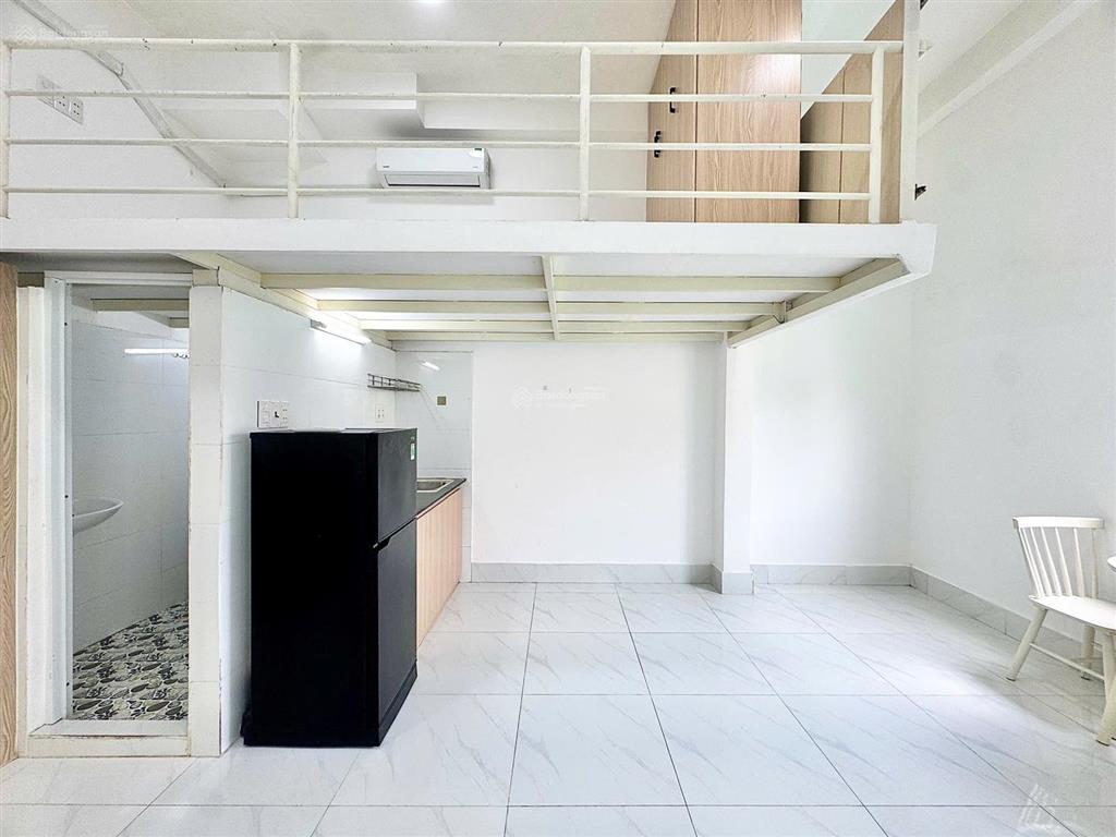 Căn gác xinh xỉu rộng rãi, sáng thoáng dọn vào ở ngay