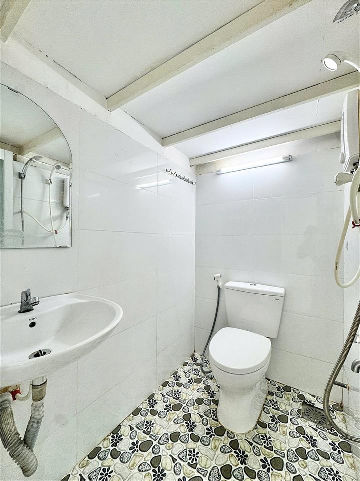 Căn gác xinh xỉu rộng rãi, sáng thoáng dọn vào ở ngay