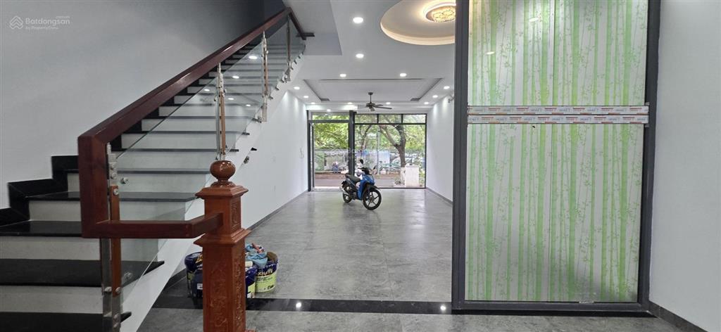 Cho thuê shophous đông tăng long 125m2, nhà hoàn thiện cơ bản giá 16tr/th