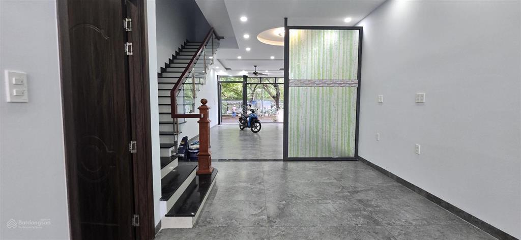 Cho thuê shophous đông tăng long 125m2, nhà hoàn thiện cơ bản giá 16tr/th