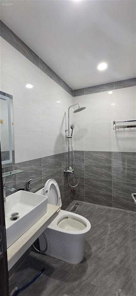 Cho thuê shophous đông tăng long 125m2, nhà hoàn thiện cơ bản giá 16tr/th