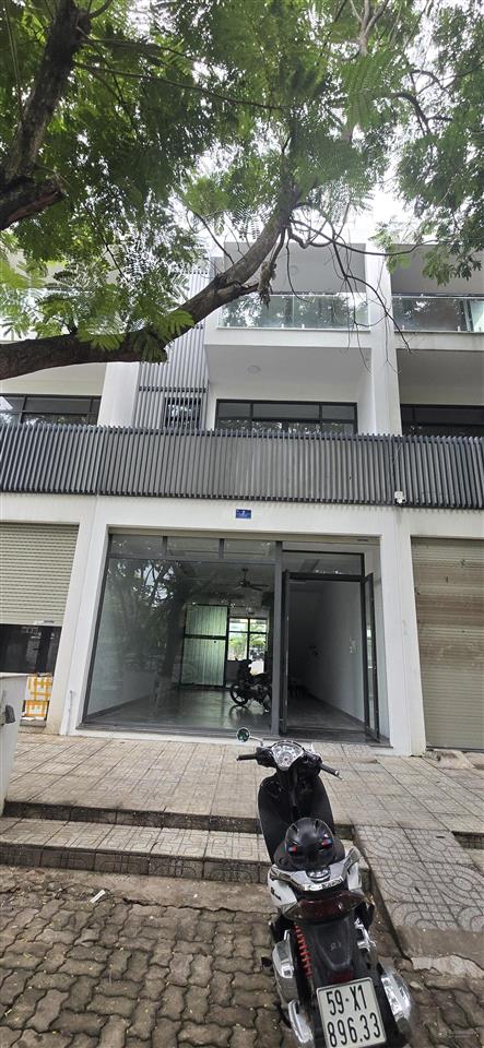 Cho thuê shophous đông tăng long 125m2, nhà hoàn thiện cơ bản giá 16tr/th