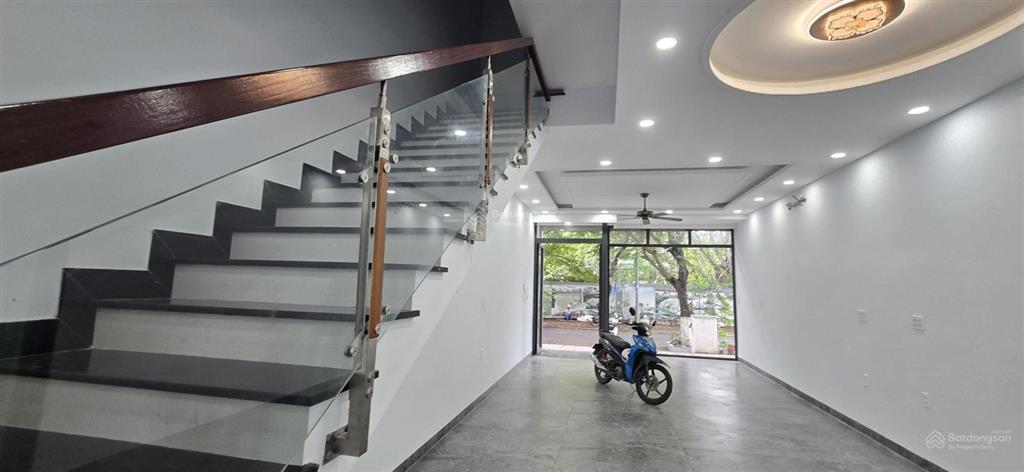 Cho thuê shophous đông tăng long 125m2, nhà hoàn thiện cơ bản giá 16tr/th