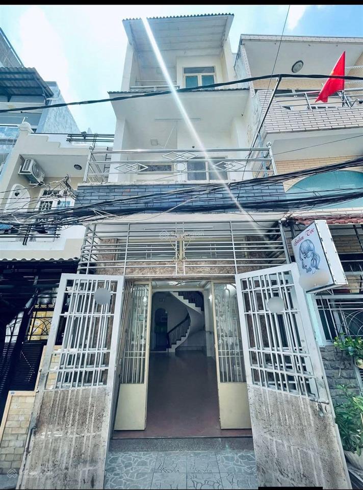 Nhà đẹp cách mạng tháng 8 kinh doanh buôn bán sầm uất